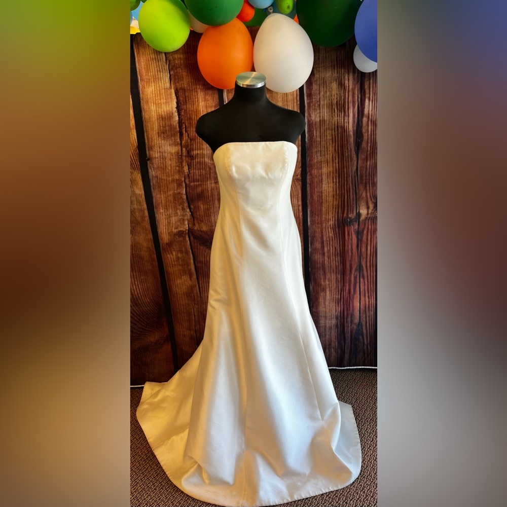 Simple cream colored strapless wedding dress